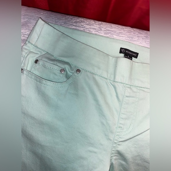 New Directions Green Pants - Picture 5 of 5